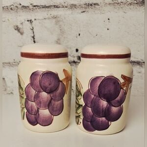 Via Veneto Hand Painted Grape Salt Pepper Shakers Tuscan Kitchen Decor